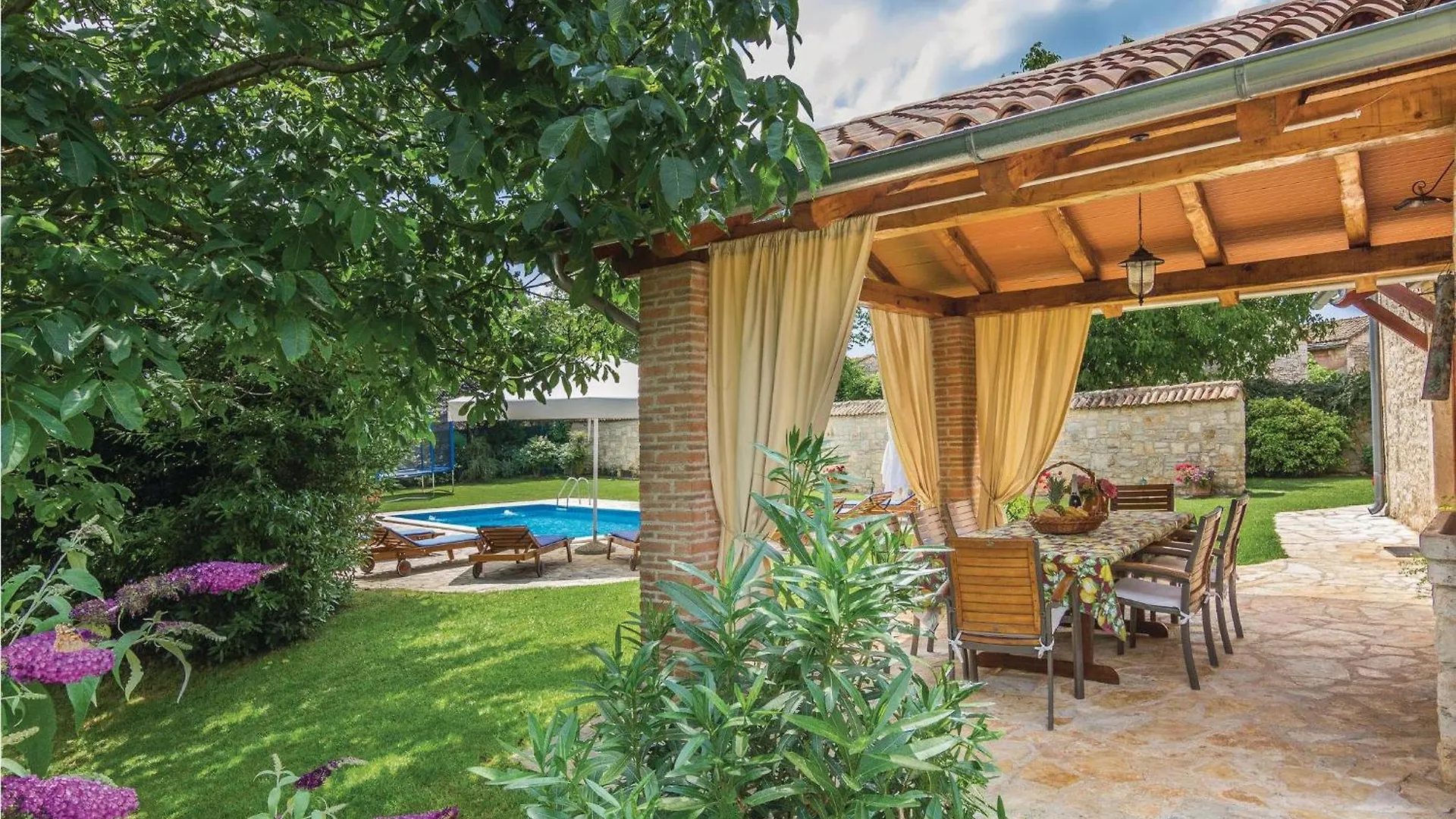 Pet Friendly Home In Basici With Jacuzzi