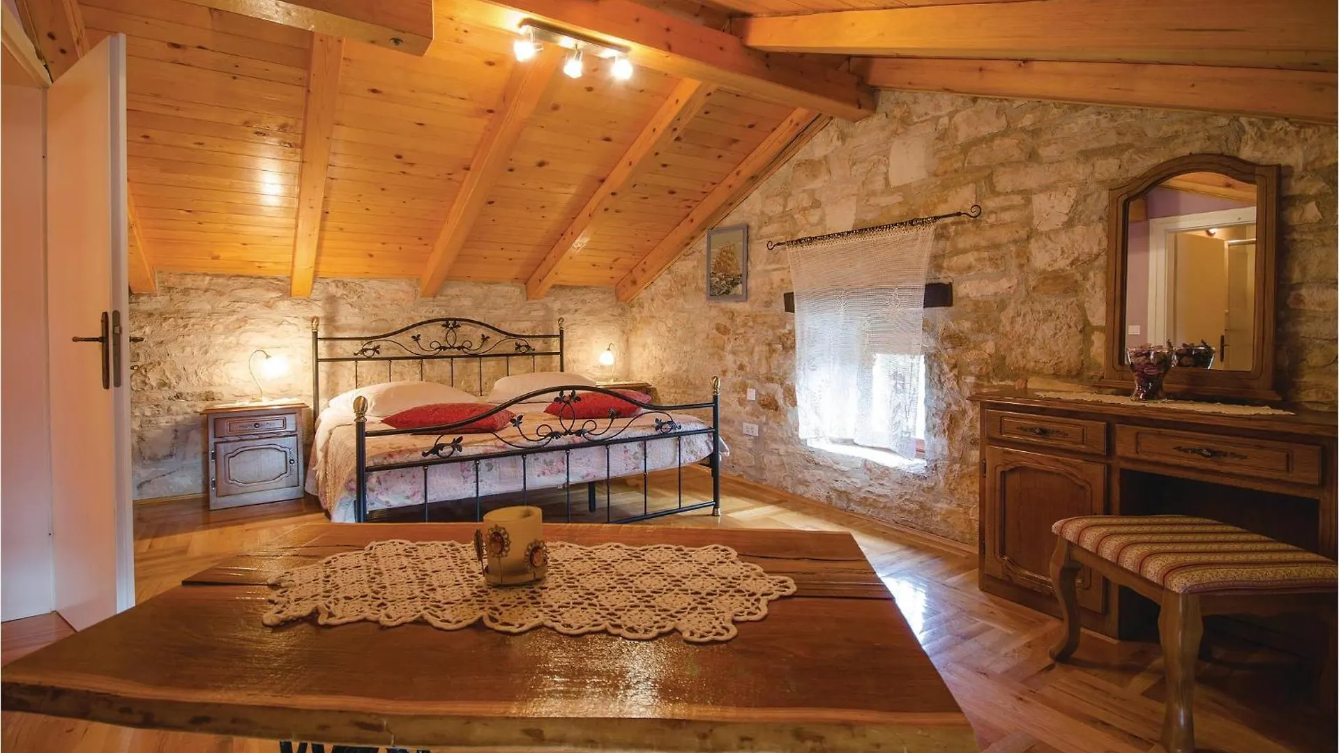 別荘 Pet Friendly Home In Basici With Jacuzzi