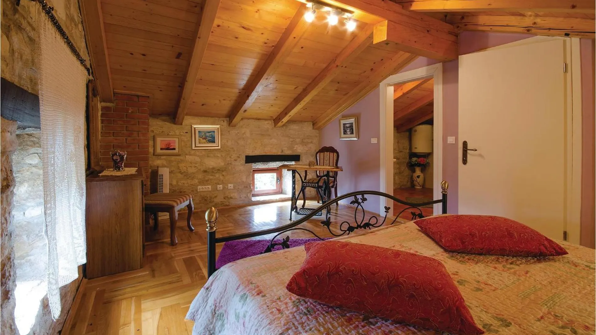 Pet Friendly Home In Basici With Jacuzzi クロアチア