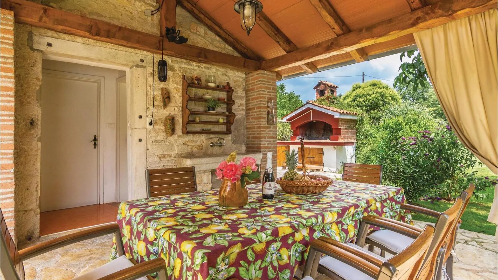 Pet Friendly Home In Basici With Jacuzzi 0*,