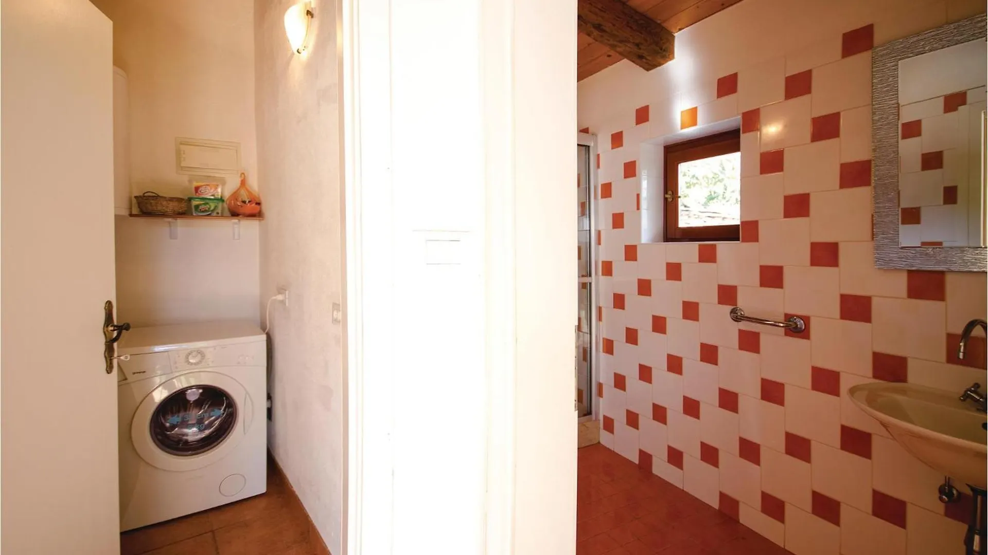 Pet Friendly Home In Basici With Jacuzzi 0*,