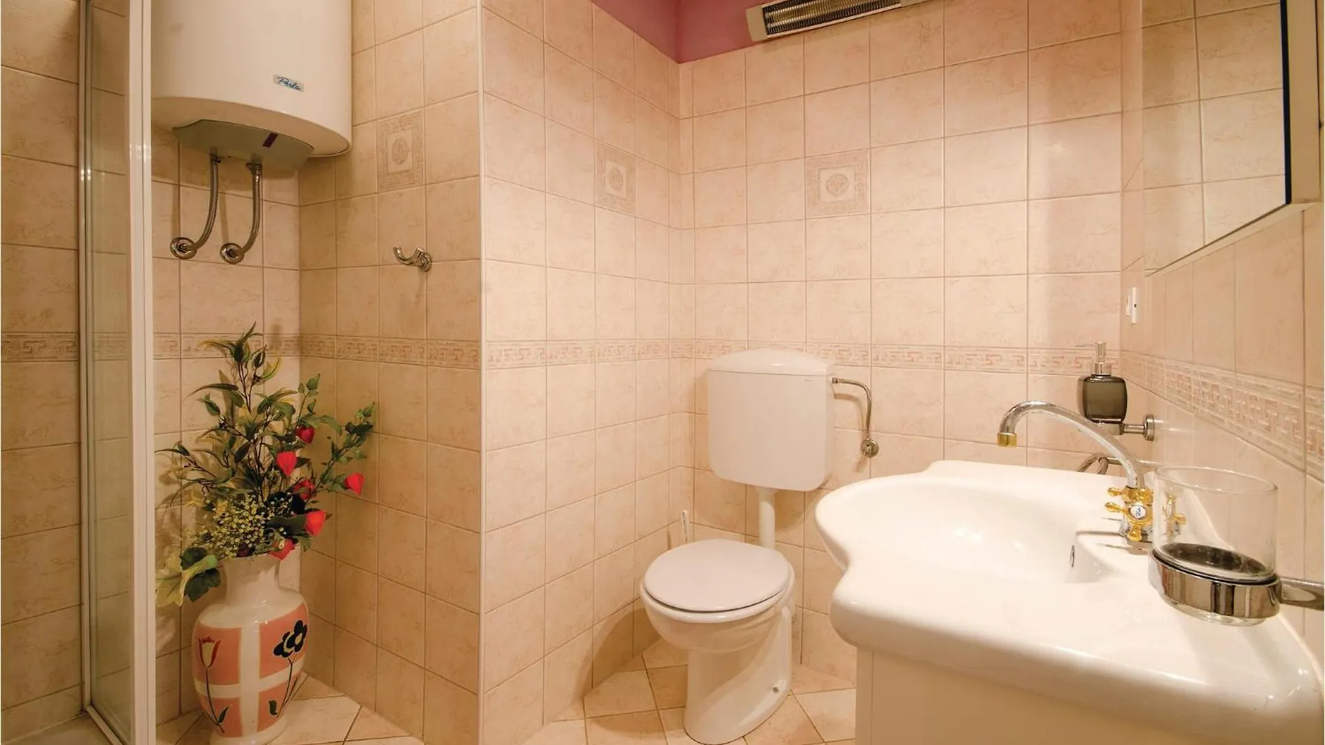 別荘 Pet Friendly Home In Basici With Jacuzzi