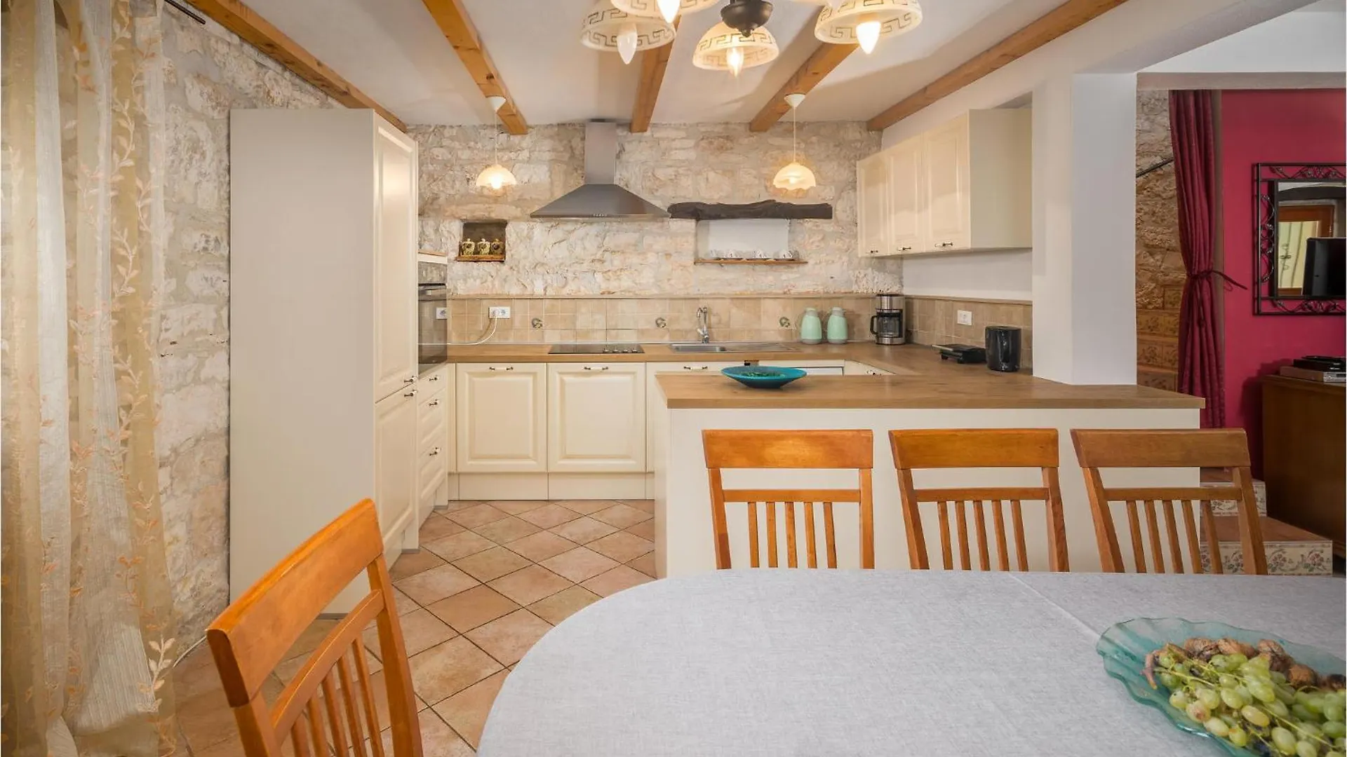 Pet Friendly Home In Basici With Jacuzzi 0*,