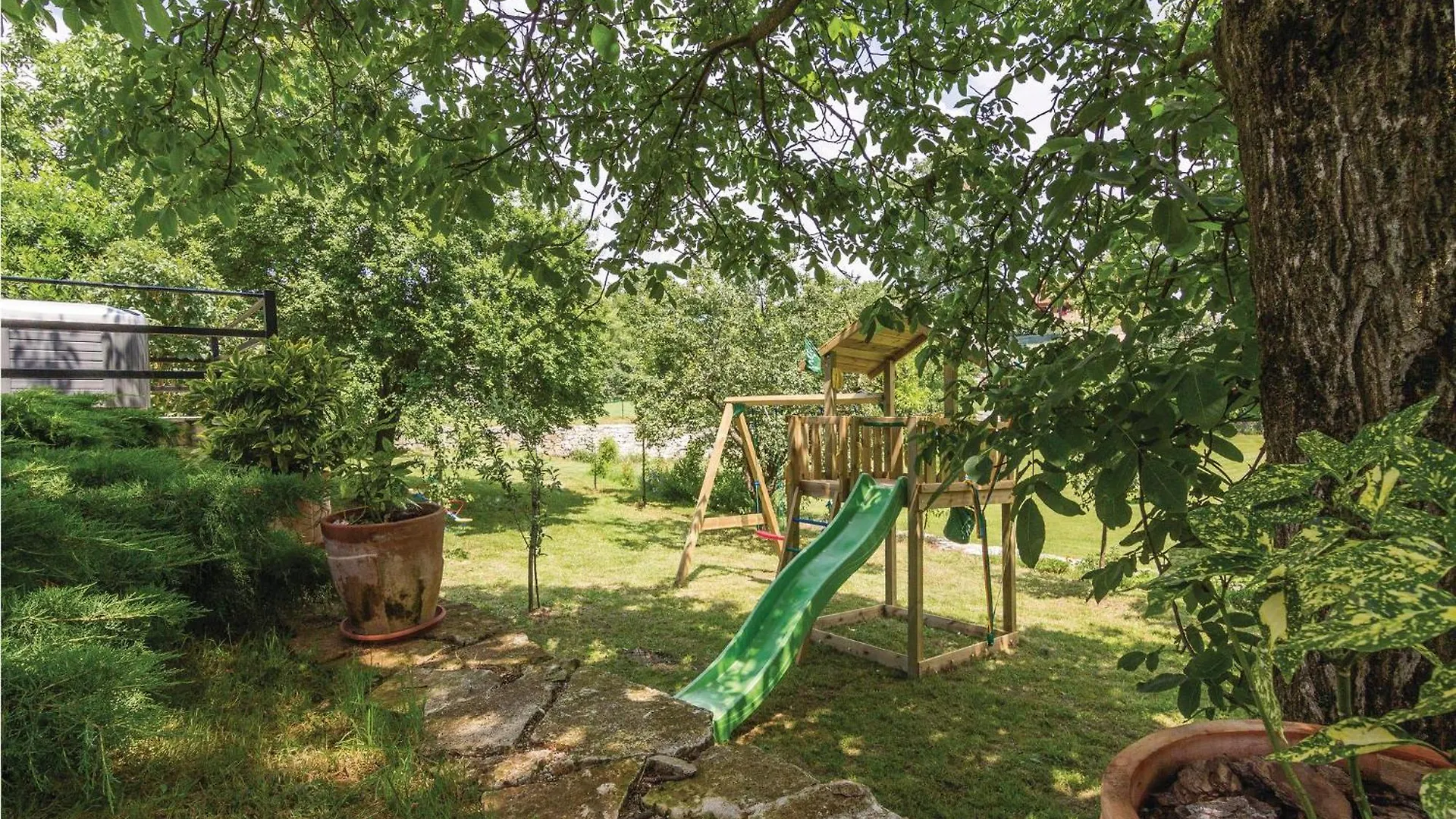 Pet Friendly Home In Basici With Jacuzzi